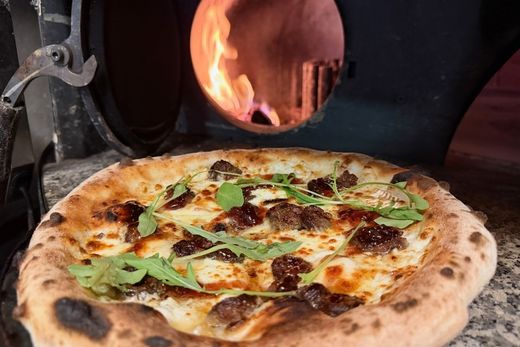 Pizza du mois figatelli chèvre et confiture de figue, Punto Pizza Carqueiranne